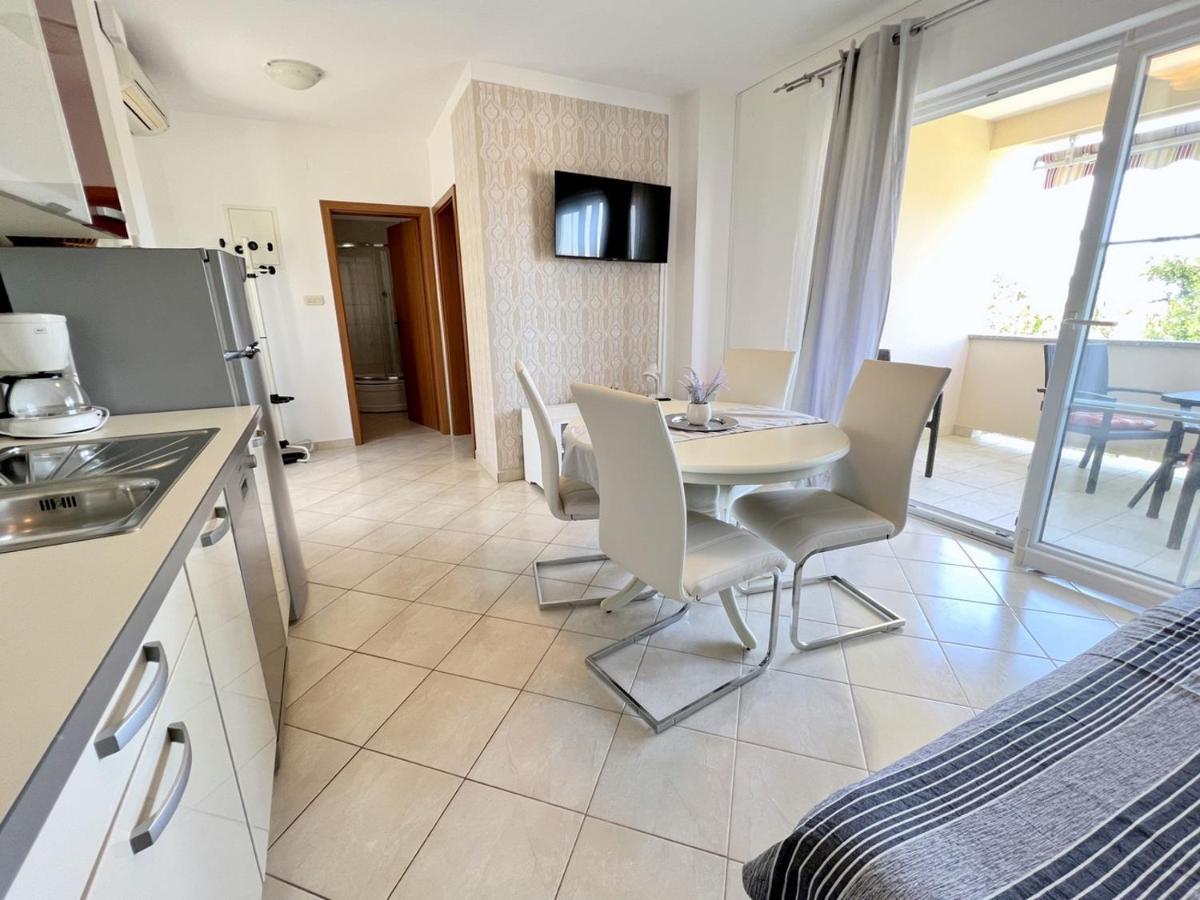 Miramar Apartments Banjol Εξωτερικό φωτογραφία