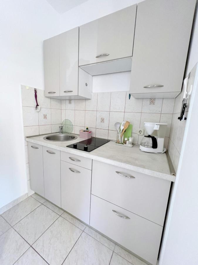 Miramar Apartments Banjol Εξωτερικό φωτογραφία