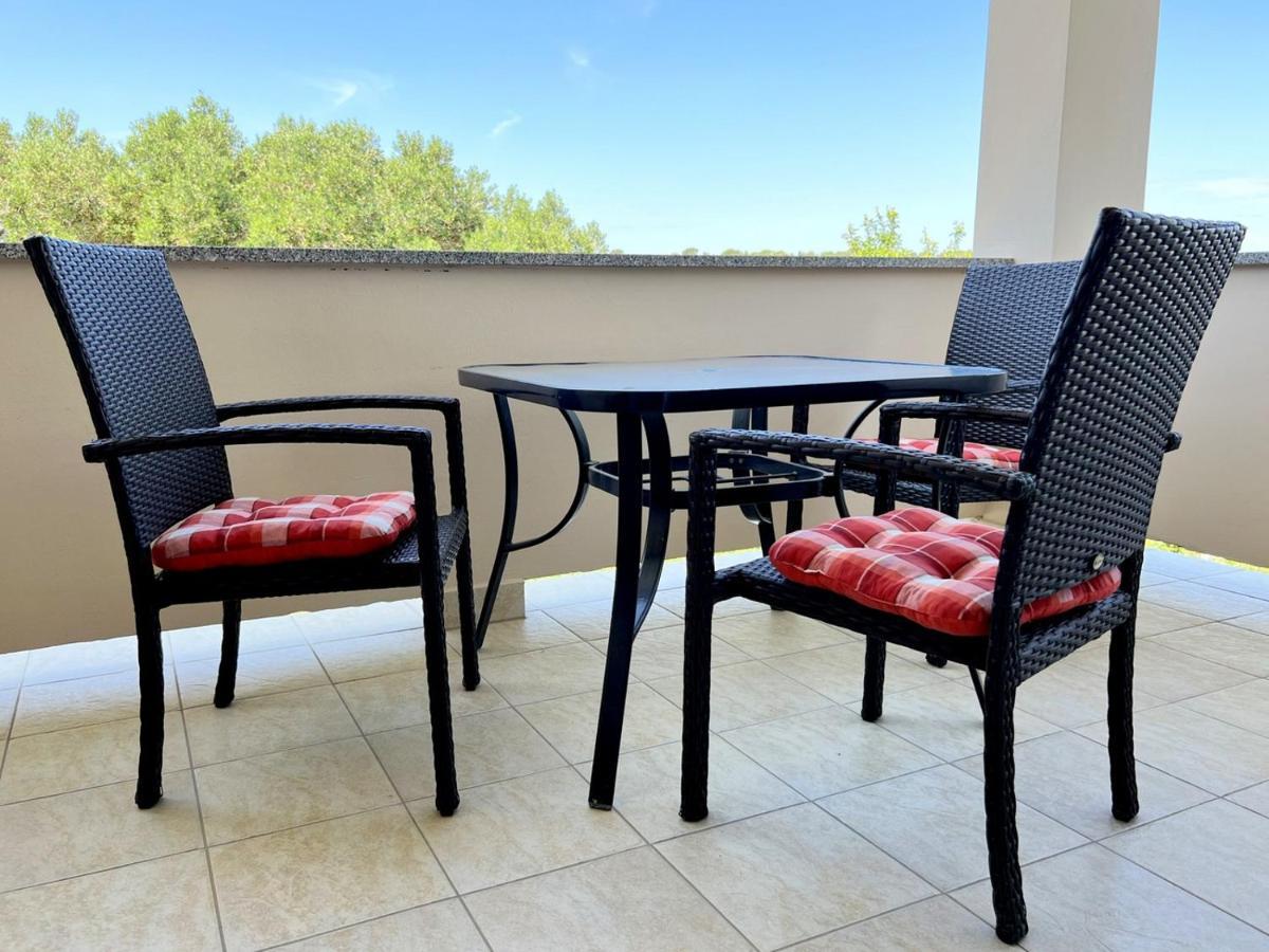 Miramar Apartments Banjol Εξωτερικό φωτογραφία