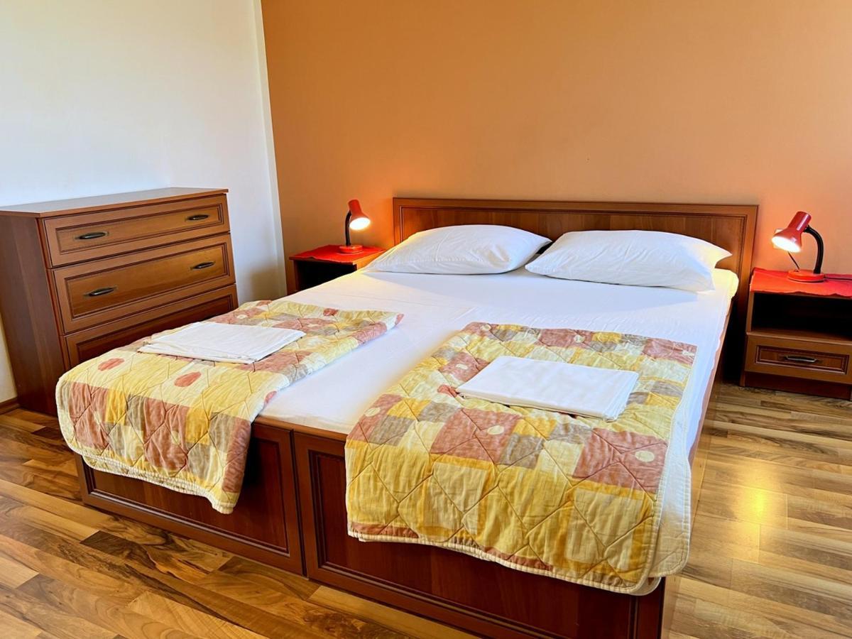 Miramar Apartments Banjol Εξωτερικό φωτογραφία