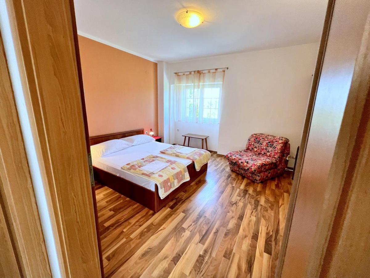 Miramar Apartments Banjol Εξωτερικό φωτογραφία