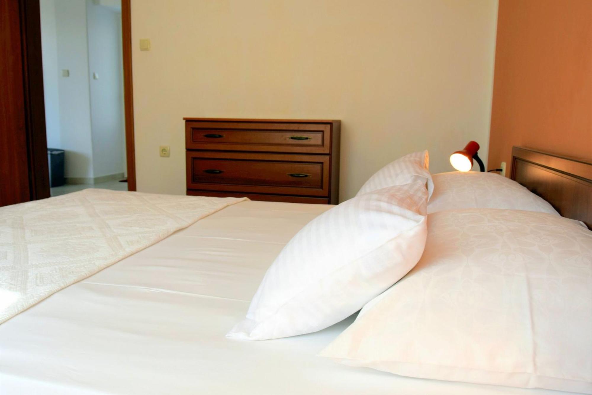 Miramar Apartments Banjol Εξωτερικό φωτογραφία