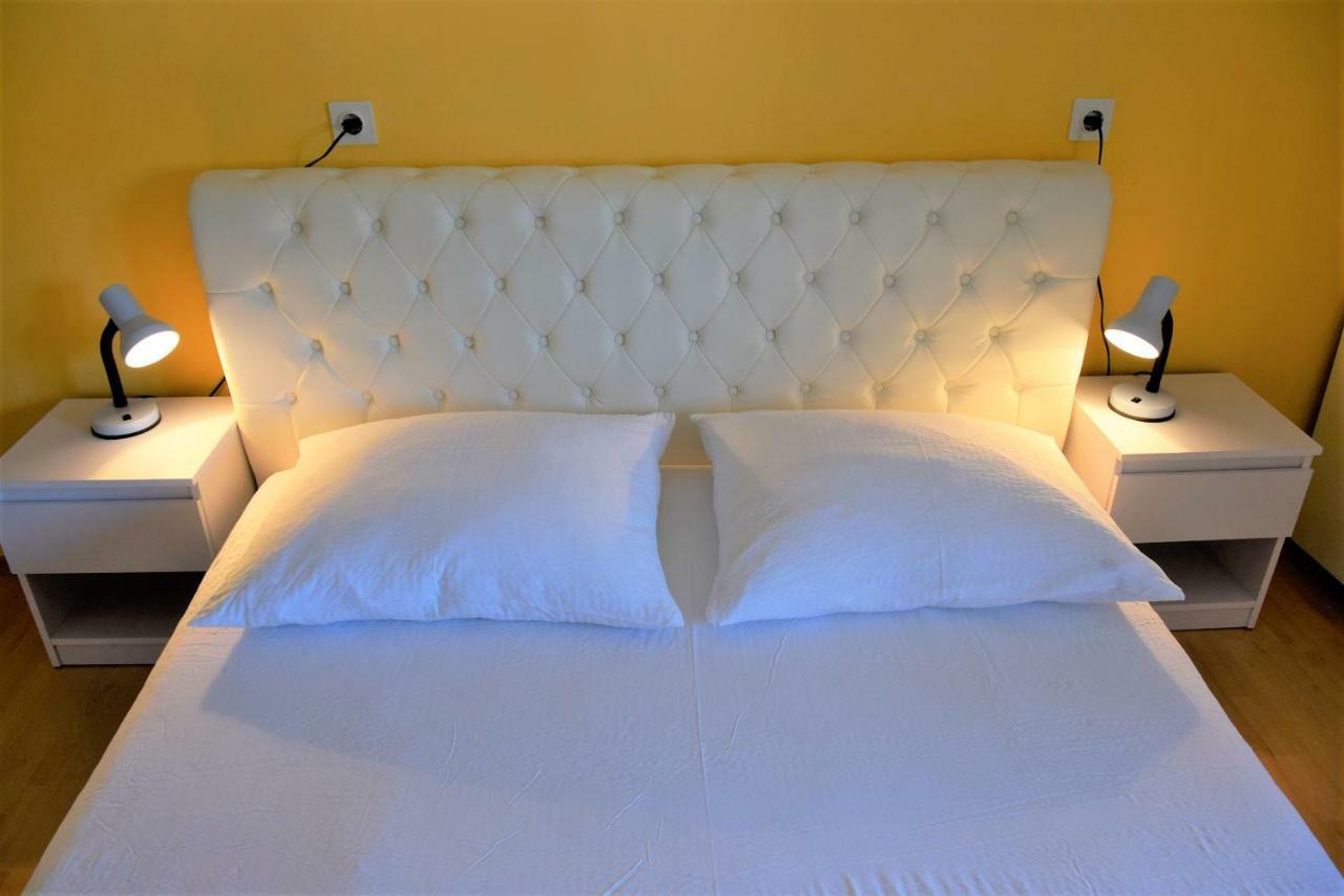 Miramar Apartments Banjol Εξωτερικό φωτογραφία