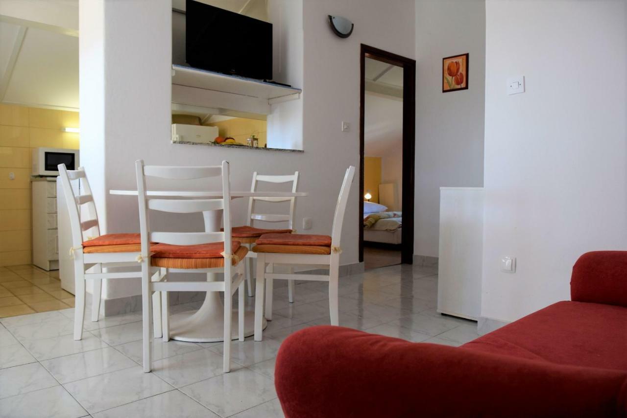 Miramar Apartments Banjol Εξωτερικό φωτογραφία