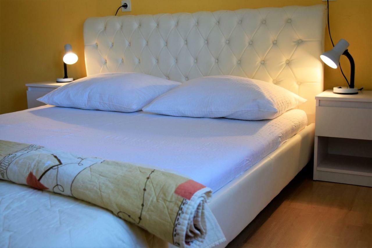 Miramar Apartments Banjol Εξωτερικό φωτογραφία