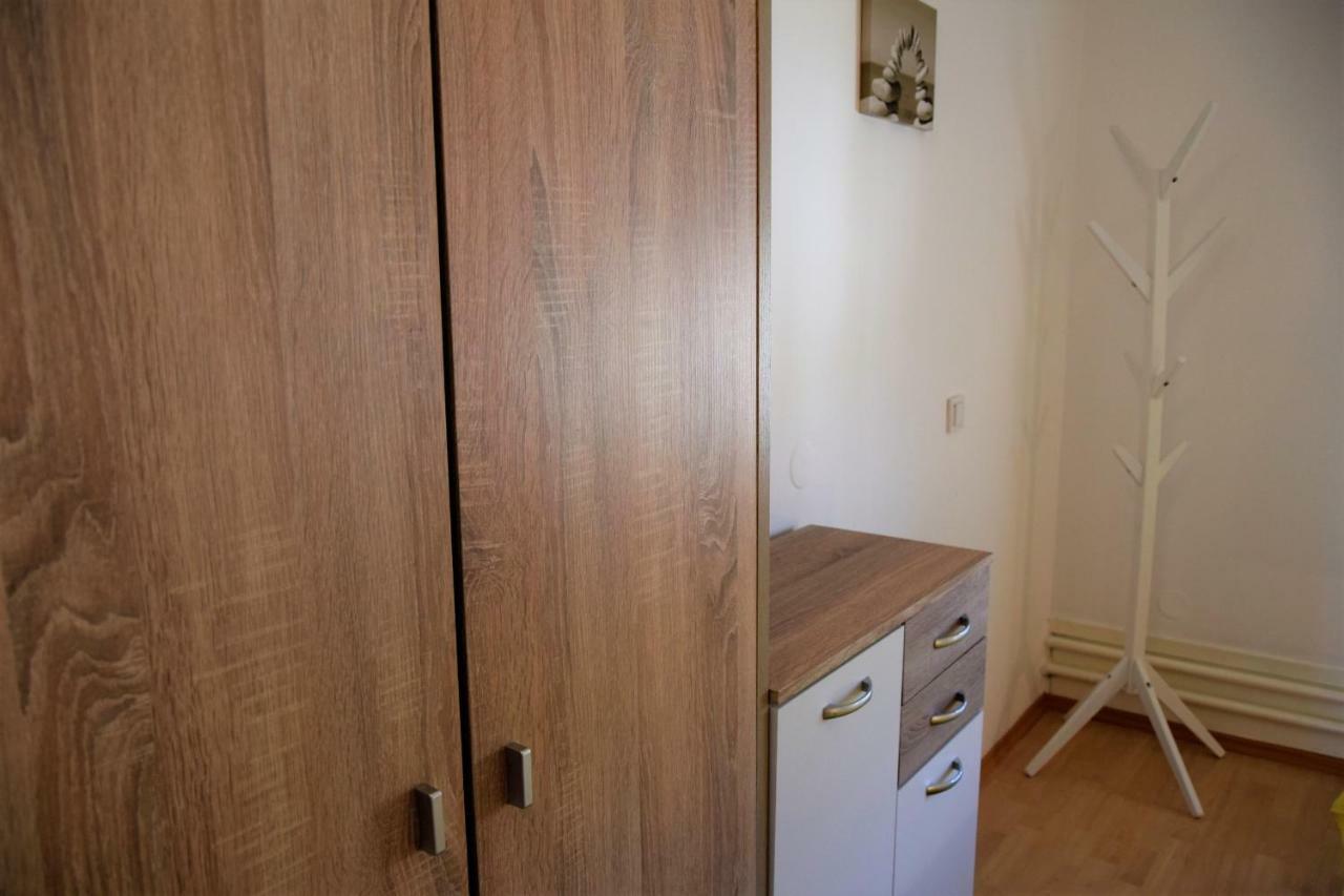 Miramar Apartments Banjol Εξωτερικό φωτογραφία