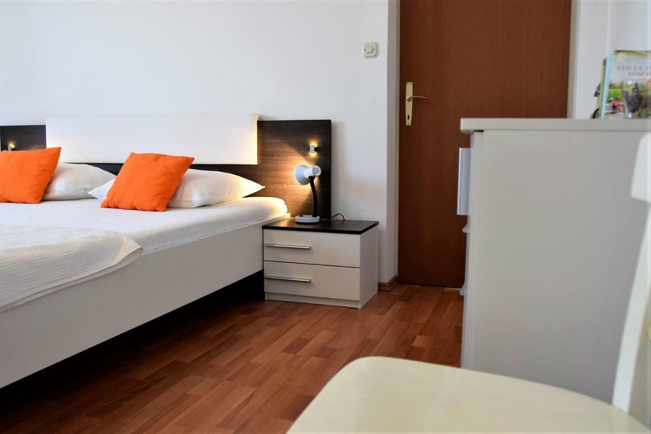 Miramar Apartments Banjol Εξωτερικό φωτογραφία
